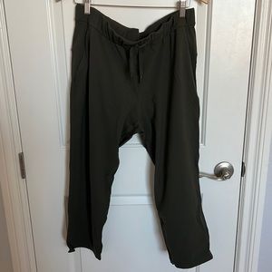 Lululemon On The Fly Mid-Rise Crop